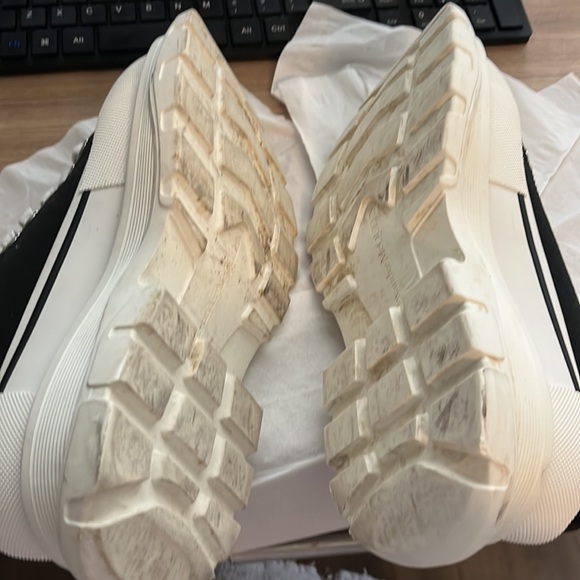 Alexander McQueen tread slick EU 37 US 7 bought from Farfetch. - Picture 7 of 8